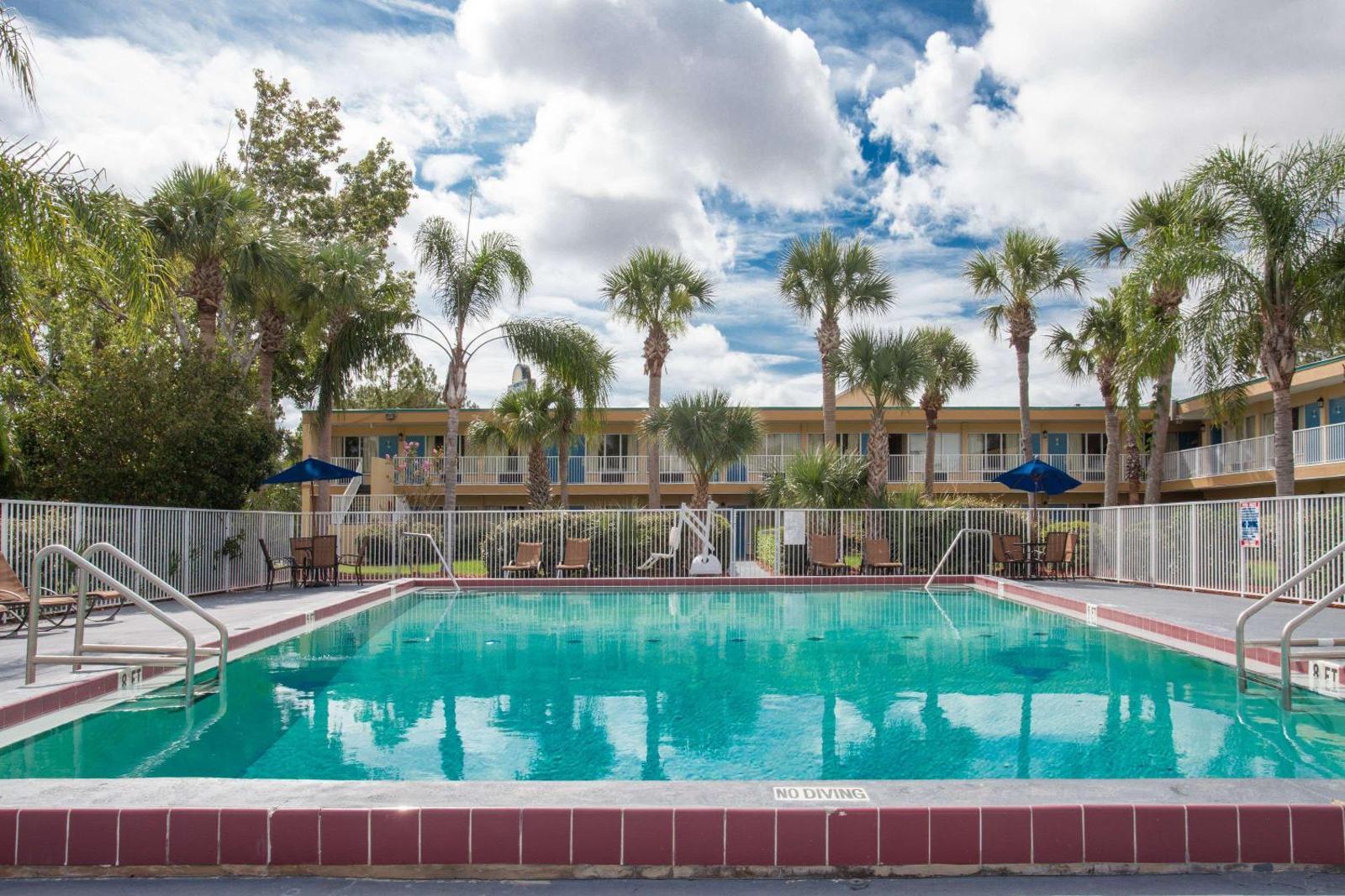 Days Inn by Wyndham Daytona Beach Speedway