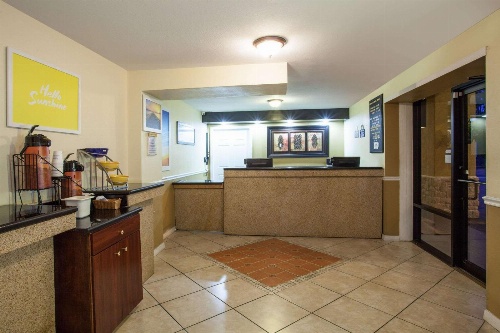 Days Inn by Wyndham Daytona Beach Speedway image 2