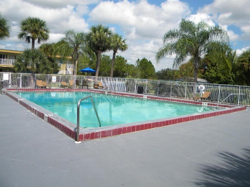 Days Inn by Wyndham Daytona Beach Speedway image 27